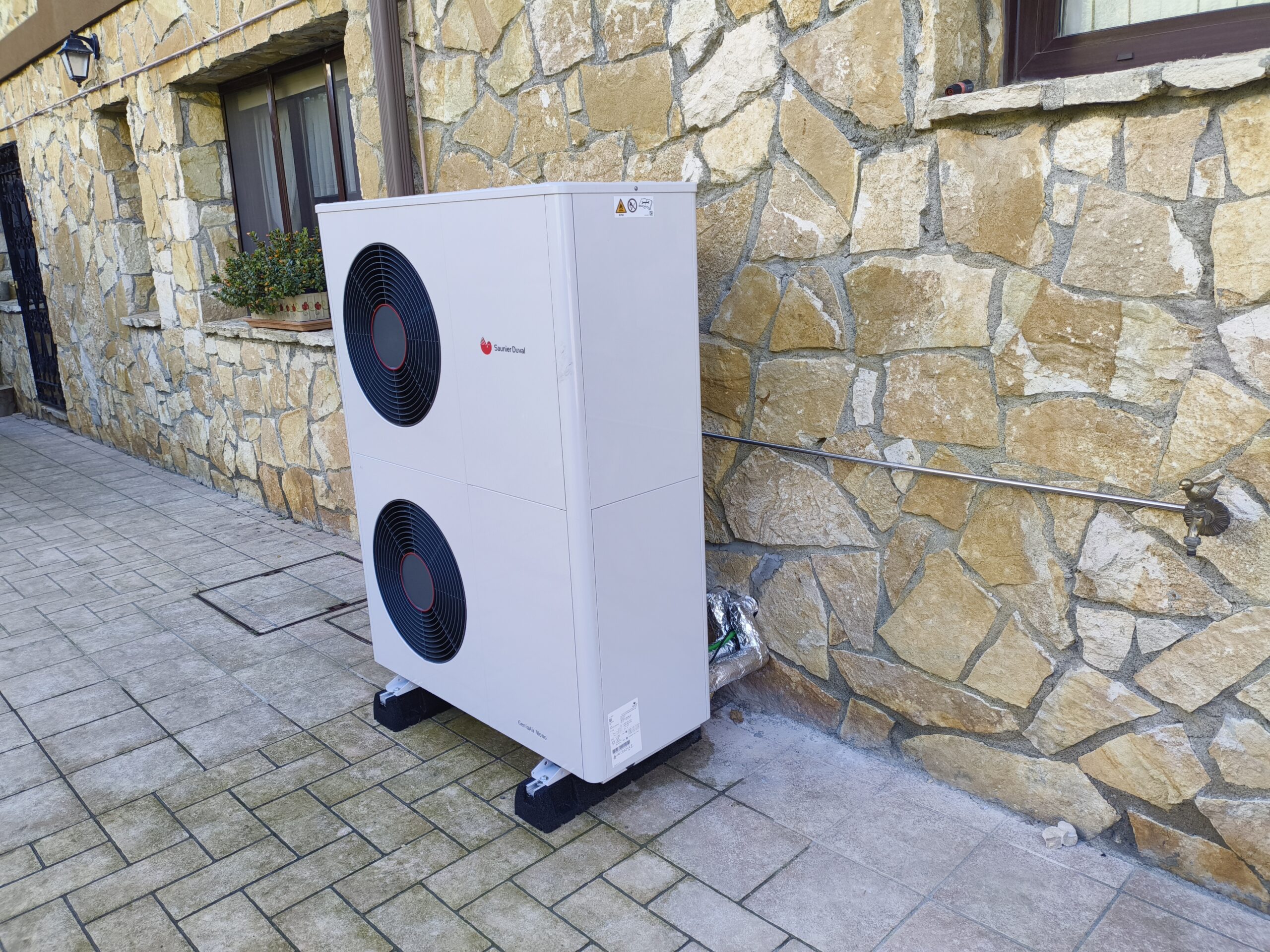 Instalación de aerotermia de doble ventilador